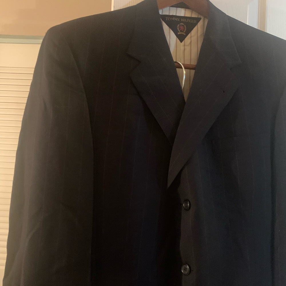 TOMMY HILFIGER NAVY PINSTRIPE SUIT. - Picture 2 of 8